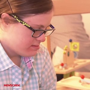 14K views · 273 reactions | Wer will schon sein ganzes Leben lang bei seinen Eltern wohnen? Irgendwann werden alle Kinder flügge. Auch Kinder mit Behinderung wollen dann auf eigenen Beinen stehen, wie "Menschen – das Magazin" zeigt: https://ly.zdf.de/0h7V/ | ZDF | Facebook