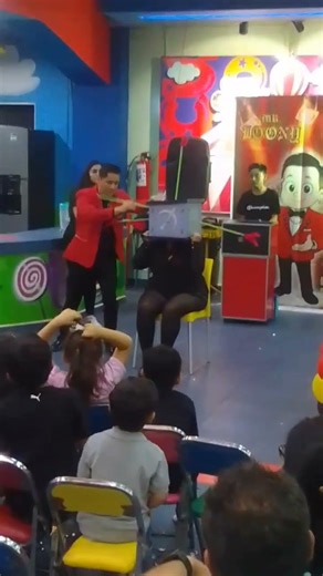 “¡Los niños no pararon de reír! 😂✨ Show de magia impactante”