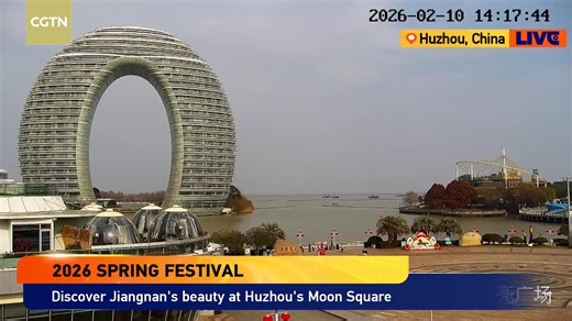 Live: Discover Jiangnan's beauty at Huzhou's Moon Square Nestled on the shore of South Taihu Lake in Huzhou, Zhejiang Province, Moon Square centers around the iconic circular, moon-shaped hotel, serving as a fusion of the city's cultural legacy and modern vitality. The waterfront platform features intricate carvings inspired by the traditional Huzhou writing brush and tiles adorned with silk patterns, paying homage to Huzhou's centuries-old craftsmanship. During the day, visitors can admire the 