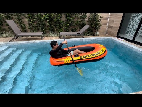COLOQUEI UM BARCO INFLÁVEL DENTRO DA PISCINA E FIZEMOS UMA CORRIDA AQUÁTICA!!