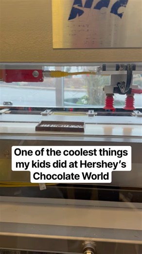 Create Your Own Candy Bar at Hershey’s Chocolate World 🍫