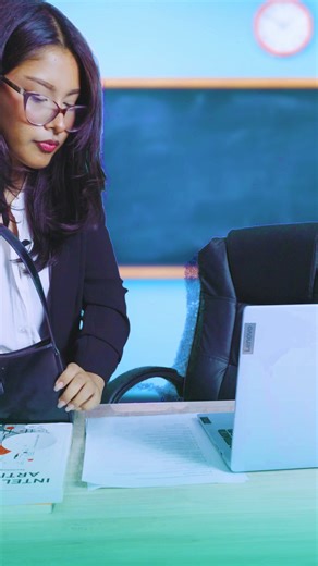 📘 𝗧𝗮𝗹𝗹𝗲𝗿 𝗣𝗿𝗲𝗺𝗶𝘂𝗺: 𝗣𝗹𝗮𝗻𝗶𝗳𝗶𝗰𝗮𝗰𝗶𝗼́𝗻 𝗖𝘂𝗿𝗿𝗶𝗰𝘂𝗹𝗮𝗿 𝗣𝗿𝗮́𝗰𝘁𝗶𝗰𝗮 𝗽𝗮𝗿𝗮 𝗲𝗹 𝗕𝘂𝗲𝗻 𝗜𝗻𝗶𝗰𝗶𝗼 𝗱𝗲𝗹 𝗔𝗻̃𝗼 𝗘𝘀𝗰𝗼𝗹𝗮𝗿 𝟮𝟬𝟮𝟲💚 👩‍🏫👨‍🏫 Docente, el Buen Inicio del Año Escolar 2026 no se improvisa… se planifica con claridad 🎯 🔑 En este taller aprenderás a trabajar el inicio del año con enfoque real y aplicable: 🟩 𝗨𝗻𝗶𝗱𝗮𝗱𝗲𝘀 𝗰𝗹𝗮𝗿𝗮𝘀, alineadas al currículo 🟩 𝗦𝗲𝘀𝗶𝗼𝗻𝗲𝘀 𝗯𝗶𝗲𝗻 𝗮𝗿𝗺𝗮𝗱𝗮𝘀, listas para ejecutar 🟩 𝗘𝘃𝗮𝗹