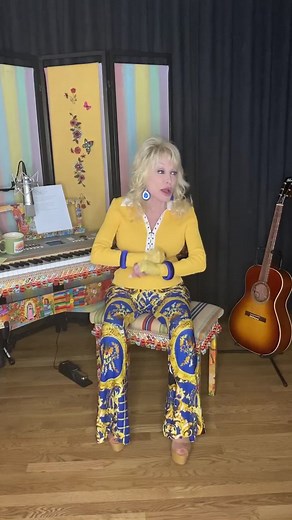 Dolly Does the 'Woo' Challenge - Tik Tok Dance Off with a Twist!