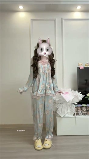 Mengmeng Cream Strawberry Cake: A Whimsical Creation for Adorable Costumed Girls