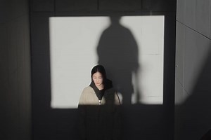 PERSEVERE X ALIEN EVOLUTION STUDIO 2023-24 A/W COLLABORATION 「 ACROSS THIS NEW DIVIDE 」 被光灑落的那一側 她的手指緩慢輕彿過日常所見的質地 每次的觸碰 每次的分析 讓所有的準備就緒都在界點內屏息以待 | Next Mob Riot | Facebook