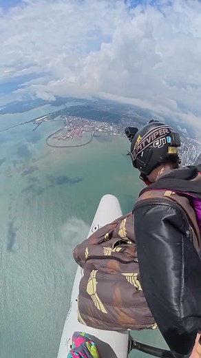 92K views · 1.1K reactions | Jumping out of a helicopter floats in the city #flying #wingsuit #helicopter #base #shorts #fly | Mateo Massoni | Facebook