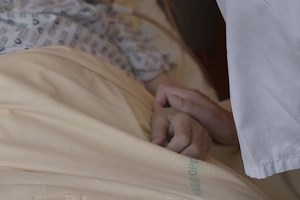 Dans “Notre corps”, Claire Simon filme les femmes à l’hôpital avec une profonde humanité