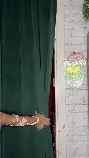 The Grinch bar has taken over the holiday season at this local speakeasy, @santadiabla.miami. This is a by reservation only experience and due to high demand reservations are for a maximum of one hour and 45 minutes. 🎟️$25 ticket but applied towards your final bill Don’t be a grinch 💚 • • • #miamibars #miamievents #holidaypopup #holidayinspo #grinchmas #grinchbar #christmaspopup #holidaybar #holidaycocktails #miamieats #miamirestaurant | Evelyn lifestyles