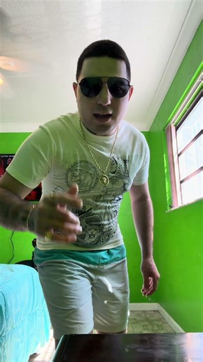 Wisin & yandel suena el dembow