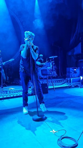 🎤 Benjamin Biolay pour la deuxième soirée du @greenland_festival 💙 @benjamin_biolay_ 📷 @fredlienard / Radio France #Concert #benjaminbiolay #festival #GreelandFestival #music #musique #live #imagedujour #FranceBleu #FranceBleuRoussillon #discover_po #PaysCatalan #PyrénéesOrientales #France | ici Roussillon