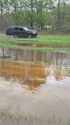 2003 ford explorer XLT 4.0 going mudding