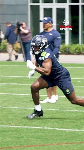 👀 First look at Jadarian price in a #Seahawks uniform #nfl #nfldraft #gohawks