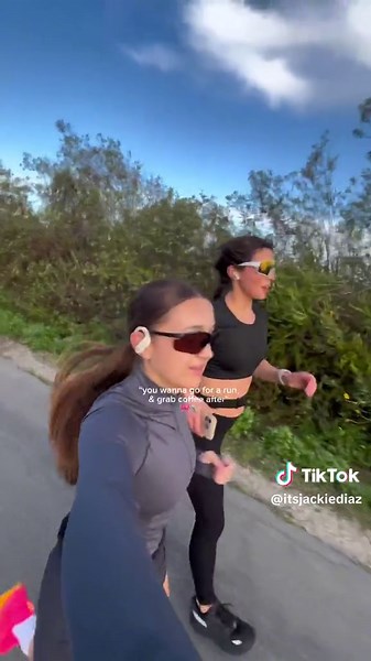 run coffee = amazing start to the day👟☕️🎀 #running #runner #runnergirl #runningcommunity #runningmotivation #runnerthings #runnerslife #runnersofitiktok #runnershigh #runtok #runners #girlrunner #coffeelover #friendship