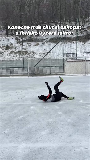 Smilo | Milujem ľadové ihrisko 🥶 #futbal | Instagram