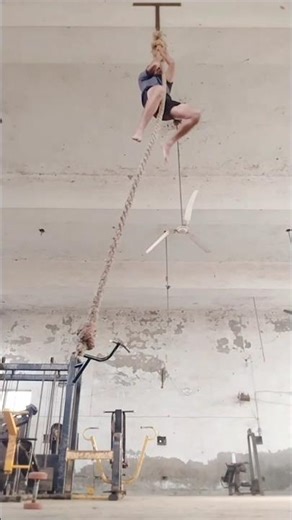 Rope climbing 💪 back and shoulder exercises #motivation #mehnat #army