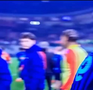 Pio Esposito decide Inter-Lecce: “Aspettavo questo gol a San Siro da tanto” Un gol che pesa, che vale tre punti e che sa di crescita. A decidere Inter-Lecce è Pio Esposito, che firma l’1-0 e regala ai nerazzurri una vittoria fondamentale davanti al proprio pubblico. Al termine della gara, l’attaccante nerazzurro non nasconde l’emozione: “Aspettavo questo gol a San Siro da tanto, il lavoro ripaga sempre”, racconta, con la lucidità di chi sa che nulla arriva per caso. Significativo anche l’abbracc