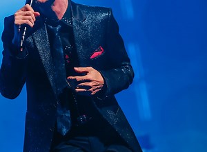 桑田佳祐「ひとり紅白歌合戦」初回盤は全3回分171曲完全収録 歌謡曲への思いを語った読本も | Musicman