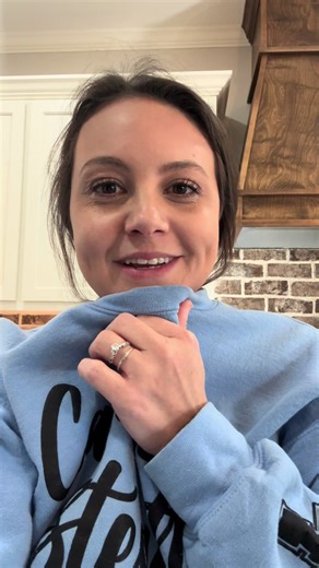 When you’re just trying to be a good farm handler 🤣 #goats #goat #allergy #farmlife #farm