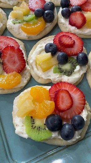 Delicious Fruit Pizza Recipe with Cool Whip for Perfect Summer Potluck Dessert!