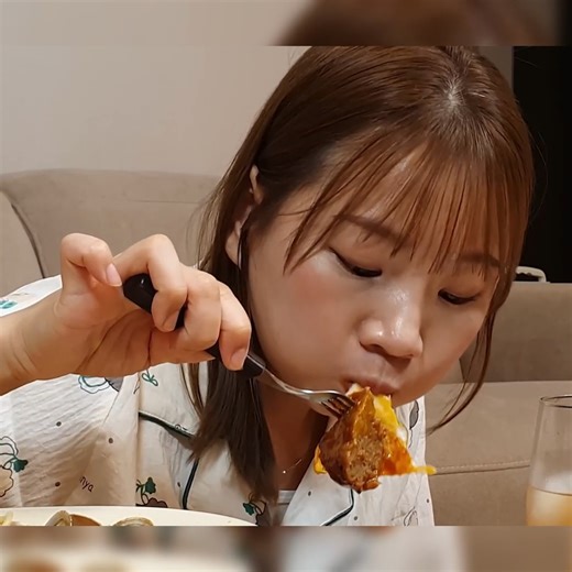 28K views · 652 reactions | Arroz frito com kimchi e cream cheese 燎 Macarrão com concha  Bife de hambúrguer #mizzang #mukbang #asmr #asmrsounds #mizzangmukbang | Qei Coreia Mukbang | Facebook