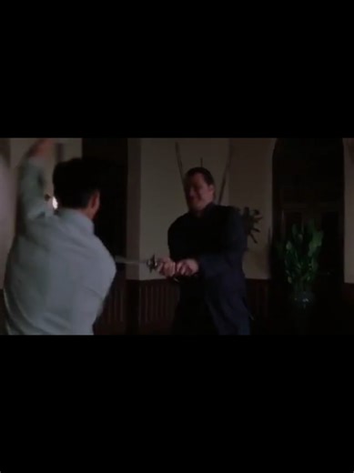 Belly of the Beast (2003) - Final fight part 1 Directed by Ching Siu-Tung Plot : An ex-CIA agent's quest to find his kidnapped daughter leads him on a trail of political intrigue, corruption, danger and betrayal; he will stop at nothing to save her. Trivia : General Jantapan's martial art is Ler Drit, a modified version of traditional Muay Thai (Thai Boxing) practiced by the royal Thai police and military. #bellyofthebeast #stevenseagal #chingsiutung #byronmann #monicalo