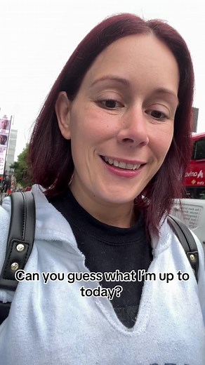Walking through London to Meet Someone | Stocking Up on Water