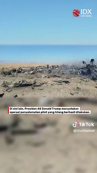 Iran Klaim Tembak Jatuh Black Hawk dan C-130 AS Islamic Revolutionary Guard Corps (IRGC) mengklaim berhasil menembak jatuh sejumlah pesawat “musuh” yang diduga terlibat dalam misi pencarian pilot Amerika Serikat di wilayah selatan Isfahan. Dalam pernyataannya, IRGC menyebut dua helikopter Black Hawk dan satu pesawat angkut C-130 Hercules berhasil dihantam dan terbakar. Rekaman yang dirilis memperlihatkan puing-puing pesawat disertai kepulan asap, namun waktu dan lokasi pasti kejadian belum dapat