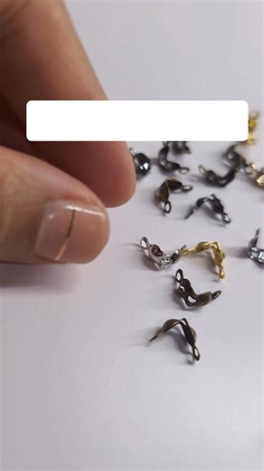 How To Make A Beaded Bracelet With Clamshell Bead Tips | Part 1 Start by tying a double knot at the end of your thread, then cut the excess. Carefully melt the tip with a lighter to seal it. Take your time with this step! 🔥 Slide on your clamshell bead tip and press it gently with your fingers to close it around the knot. You only get one shot at this, so make it count! Then grab your chain nose pliers (flat or bent nose both work) and give it a firm pinch to secure it perfectly. Finally, attac