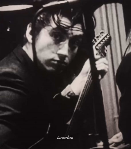 #ALEXTURNER - alex turner who? #arcticmonkeys #fyp 🏷️: @mel !! @bex ⚭ @adella @mel @⚭☆★𝐴𝑈𝐷𝑅𝐸𝑌★☆⚭ @molly ⚭