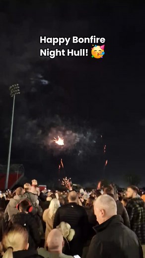 102K views · 966 reactions | Happy bonfire night Hull & East Yorkshire! 拾 We went to the huge firework display Hull KR . Where did you go? | Hull What's On | Facebook