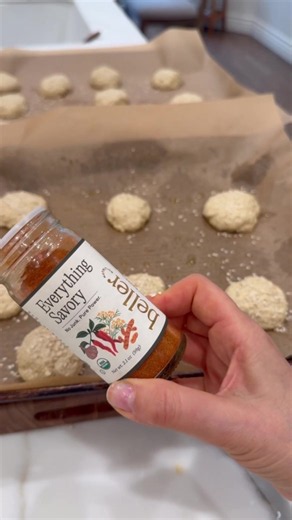 I’ve been experimenting with homemade breads lately, and these quinoa bread rolls might be my favorite yet! Soft, hearty, and so easy to make at home. #breadrecipe #easyrecipesathome #breadroll