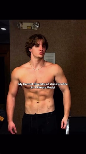 @hagenbecraft on Instagram: "Full workout in my bio ——— ——— #naturalbodybuilding #19 #shoulder #arms #workout"