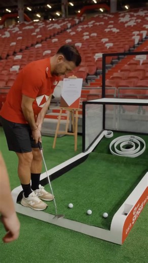 HSBC Sport on Instagram: "Golf meets rugby legends🏌️‍♂️🏉 #HSBCSVNS #HSBCSVNSSGP #SVNSthiscity Singapore treated to sport crossover magic ahead of some of golf’s finest arriving this year🪄"