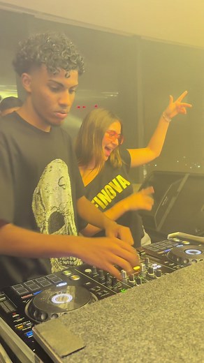 Finova Hostess X @DJ LO`IC🌪🔥 #finova #hostess #event #transport