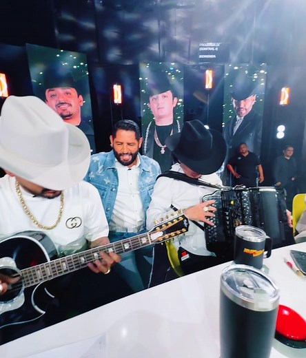 641K views · 14K reactions | ¡Cosas que ni soñábamos de morrillos, carnales!  Hoy cantamos con el maestro Pancho Barraza… ¡la neta, un sueño hecho realidad!  Pancho Barraza #losdoscarnales #AfinArteMusic #PanchoBarraza | Los Dos Carnales | Facebook