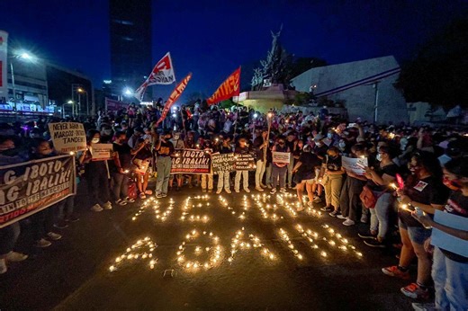 Hundreds troop to People Power Monument for #EDSA36