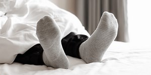 Should you sleep in socks? Experts say this hack might be the secret to falling asleep faster and waking up less | Fortune Well