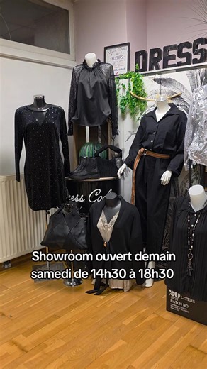 ✨ Demain, c’est jour de Showroom ! ✨ Ouverture de 14h30 à 18h30… et comme chaque semaine, un flot de nouveautés vous attend 🤩 La collection Fête commence même à pointer le bout de son nez (préparez-vous à briller ✨). Ici, l’accueil est toujours ultra convivial : ☕ un café vous attend, 🗨️ on papote, 🛍️ on shoppe, et on passe un bon moment, tout simplement ! Alors, qui vient faire un petit tour demain ? 😄💖 #shopping #boutique #showroom #evenement #vetementsfemmes #dresscodegap | Dress Code Ga
