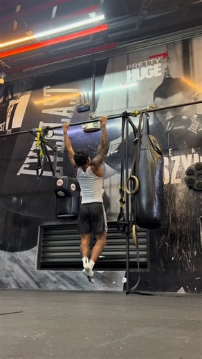 Pull-Up Challenge: Test Your Strength! 💪🏽