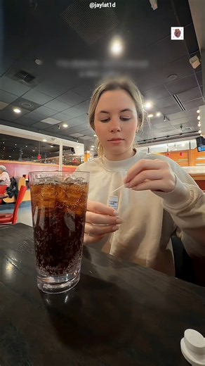 Waiter Mistake Almost Gave a Diabetic Girl a Sugary Drink 😱