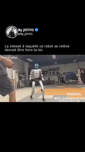 Martin | Expert IA on Instagram: "🤖 Envie de +200 outils IA ? Commente « Liste » et je te l'envoie direct ! . Algorithme résistant aux chutes 😳 Cette vidéo vient de Bilibili — la version chinoise de TikTok. Elle montre des robots humanoïdes soumis à un test de durabilité intense. La recherche est liée aux laboratoires de la SUSTech à Shenzhen, où les équipes travaillent sur la perception robotique, l’interaction homme-robot et les systèmes de récupération après chute. Qu’en pensez-vous ? . 🧵 