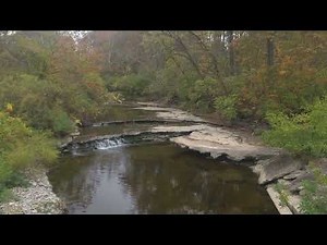 Peaceful Autumn Creek with Gentle Waterfall – Relaxing Nature Screensaver in 4K