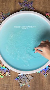 FROZEN MAGIC ❄️ such a fun winter science activity for kids! follow comment “FROZEN” for tray 🔗 ✨ mix water blue food coloring to the tray ✨ sprinkle baby powder over the water to make “ice” ✨ dip Elsa into dish soap and drop her in ✨ watch the magic happen as the “ice” moves ❄️ . . . . #scienceforkids #winteractivities #scienceexperiments #kidactivities stemforkids toddler activities winter fun | Sarah Elizabeth