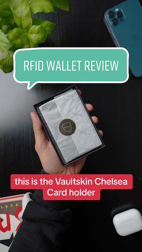 This RFID blocker wallet can save your money from scammers. This is the Chelsea card holder from Vaultskin. The finish on this is brilliant and they look very minimalistic. You can check them out at vaultskin.com #rfid #scam #rfidwallet #walletformen #vaultskin #edc #edcgear