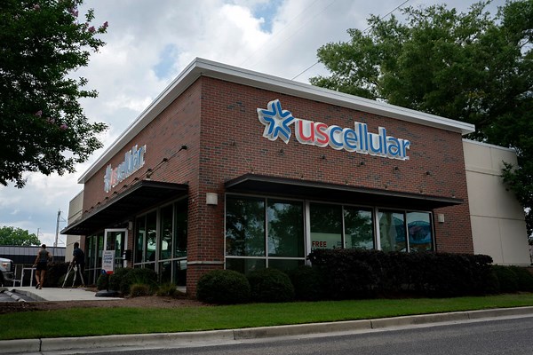 U.S. Cellular to lay off over 4K, including Missouri and Illinois employees