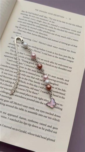 Make a Beaded Bookmark with Me🦋 #bookmarks #beads #bookaccessories #booktok #etsy #charms #jewelry
