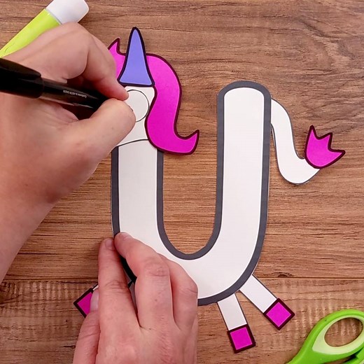 UPPERCASE ALPHABET CRAFTS: Finally here - 27 uppercase crafts! These are BEAUTIFUL and so easy to prep! One page color and cut option and paper saving print on color paper too! https://www.teacherspayteachers.com/Product/Alphabet-Crafts-Uppercase-3347926 "I love love love this: I can combine creating something but still working on letters!! My students are going to go wild over these!" | Simply Kinder