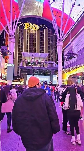 Downtown Las Vegas LIVE | Fremont Street Walk & Street Performers date 01/25/2026 #usa #live