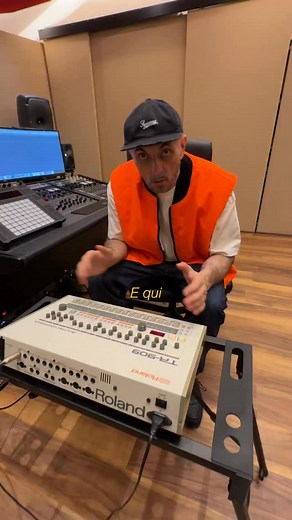 143K views · 5K reactions | Dopo La Roland TR 808 poteva mancare la Roland TR 909? Io non credo. Da Detroit a Chicago, da New York ad L.A. un altro pezzo di storia. Non solo per l’Hip Hop ma anche per l’House Music e la Techno. Che bomba raga 勞 | Big Fish | Facebook