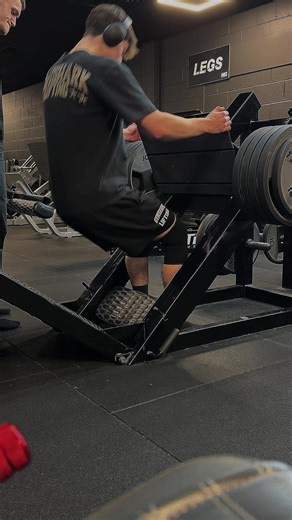 Effective Leg Press Routine for Bodybuilders